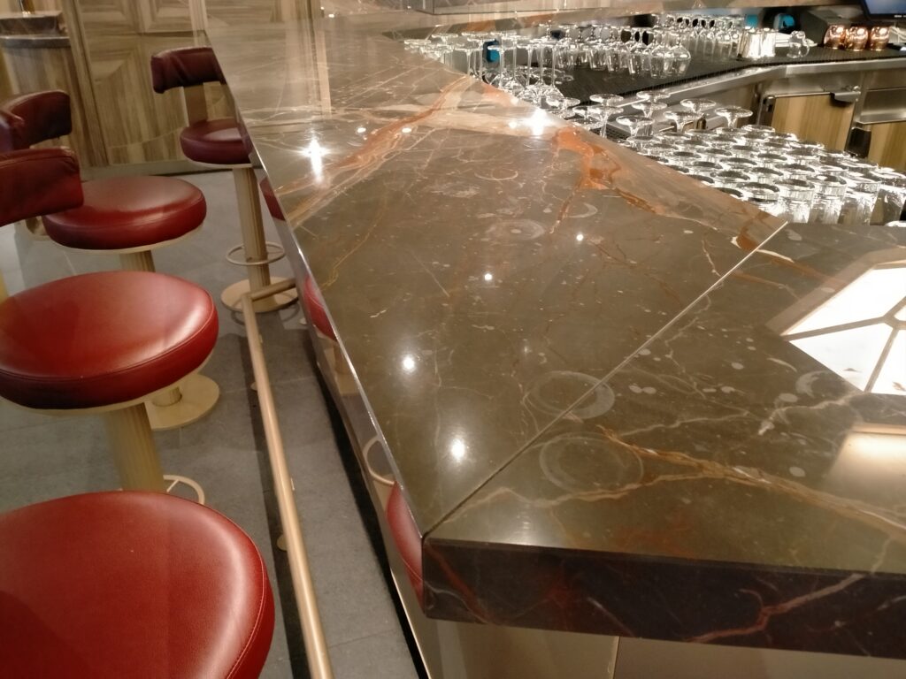Blat z marmuru, polerowanie kamienia, renowacja i zabezpieczenie marmuru