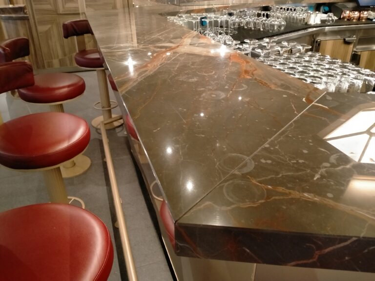 Blat z marmuru, polerowanie kamienia, renowacja i zabezpieczenie marmuru