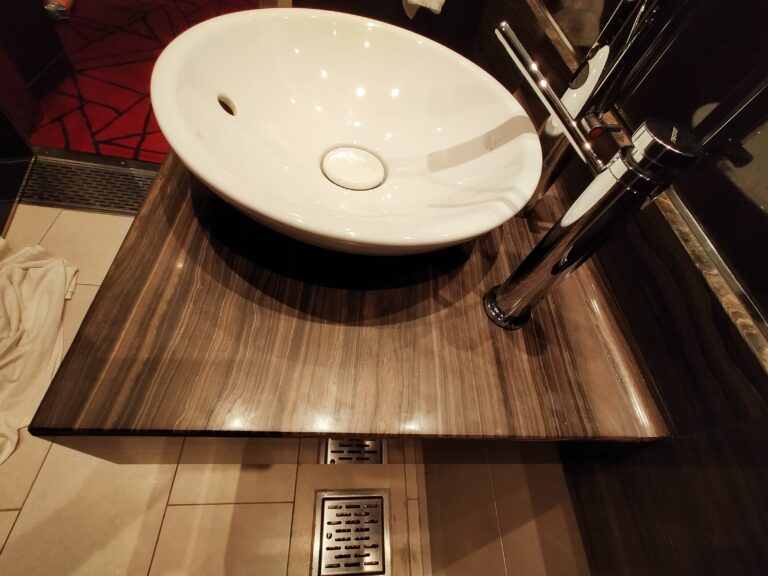 kamień marmur, blat kamienny, blat z kamienia pod umywalkę, blat kamienny do łazienki, polerowanie kamienia, konserwacja kamienia, naprawa kamienia, naprawa marmuru,