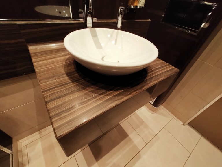 Blat umywalki z kamienia marmuru do polerowania