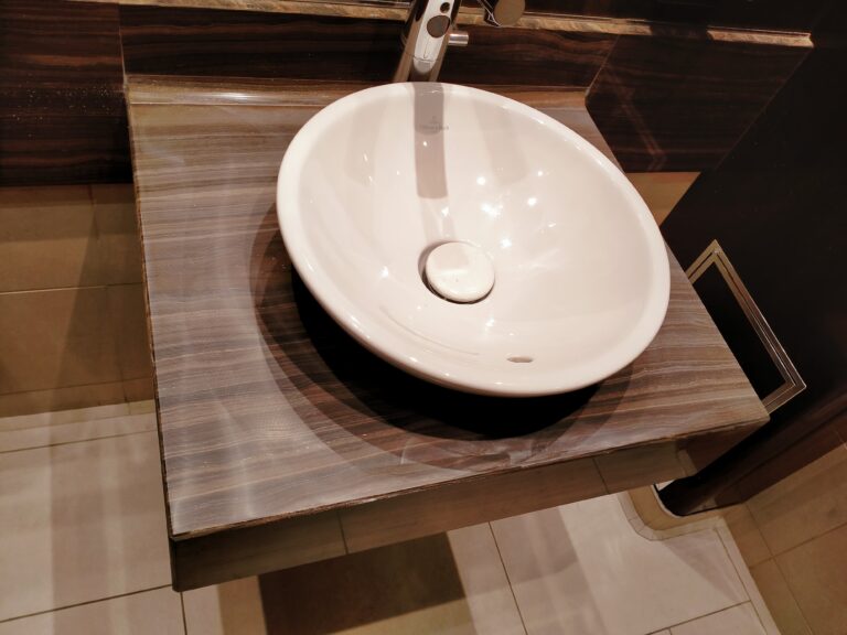 Blat umywalki z kamienia marmuru do polerowania