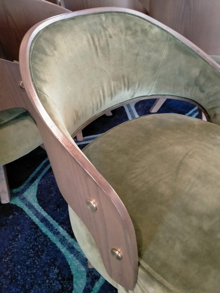 naprawiony element fotela/krzesła barowego - podłokietnik prawy