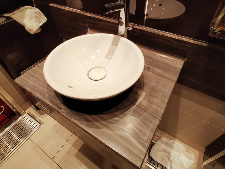 Blat umywalki z kamienia marmuru do polerowania